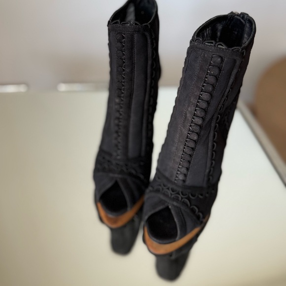 EUC Dolce & Gabbana Embroidered Mesh Suede Peep Toe Ankle Boots Black 36 $1,745 - Picture 5 of 15